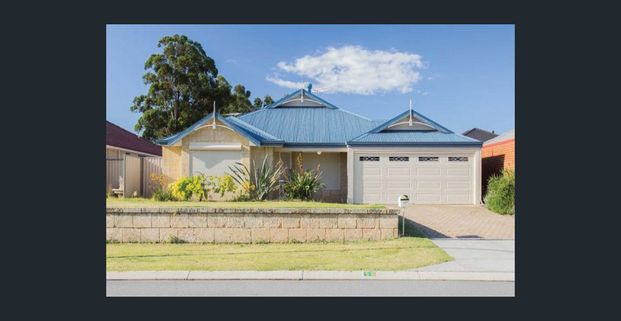 Charming Family Home in Bertram Awaits! - Photo 1