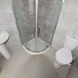 5 bedroom House in Victoria Road, Leeds - Photo 1