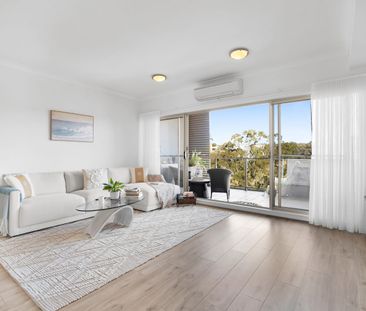 Light-filled two-bedroom apartment in convenient location - Photo 2