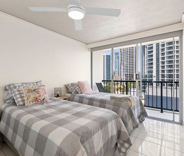 CONVENIENT AND CENTRAL LOCATION - STUNNING VEIWS - SUPER SIZED APAR... - Photo 2