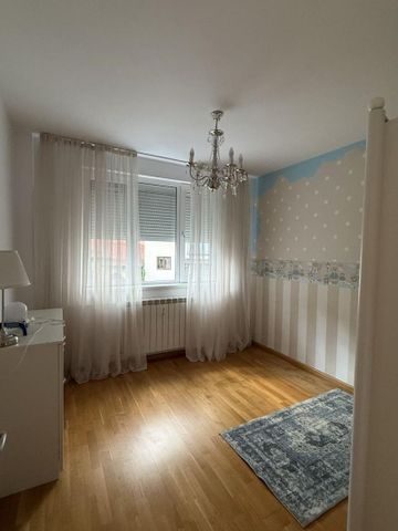 Apartament 3 camere decomandat | 68 mp | Zona Liceu Iorga | Parcare - Photo 2