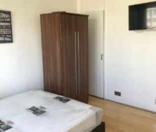 Room in a Shared Flat, Danebury Avenue, SW15 - Photo 1