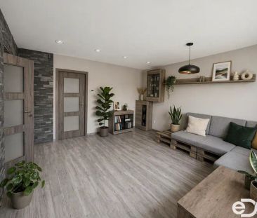 Příjemné bydlení v klidné lokalitě s výbornou dostupností služeb. - Fotografie 1