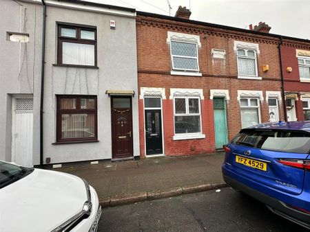 3 bedroom terraced house to rent - Photo 3