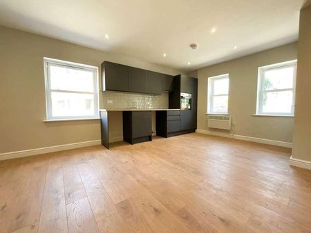 Warwick House, Avenue Road, DN2 - Photo 2