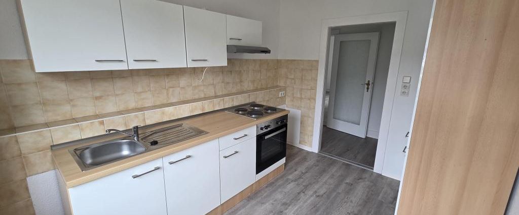 Attraktive 3-Zimmer-Wohnung mit Einbauküche und Loggia in Chemnitz-Hilbersdorf! - Foto 1