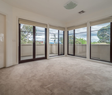 Modern Four Bedroom Home In A Prime Location! - Photo 2