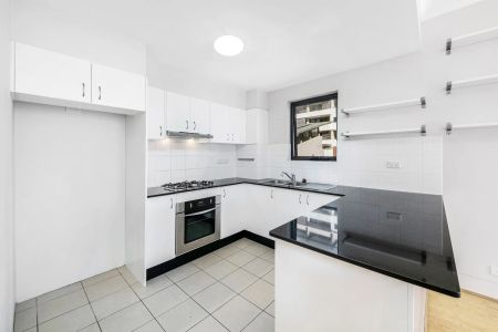 SPACIOUS UNIT LOCATED IN THE HEART OF KOGARAH - Photo 5