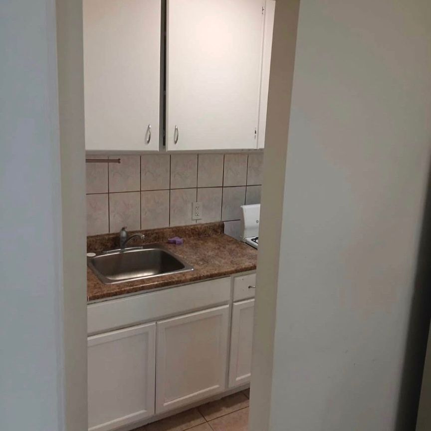 For Lease - 98 Vaughan Road Unit# 402, Toronto, Ontario - Photo 1