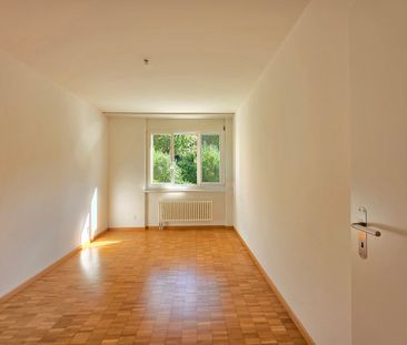 Gut gepflegte 4.5 Zimmerwohnung mit Balkon und schöner Aussicht! - Photo 1