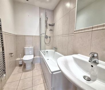 4 bedroom detached house to rent - Photo 3