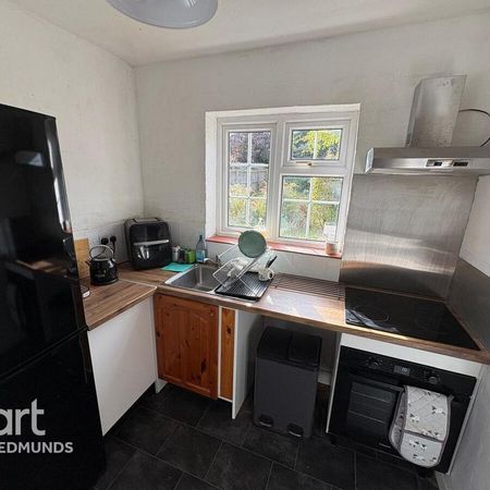 1 bedroom in a house share to rent - Photo 3