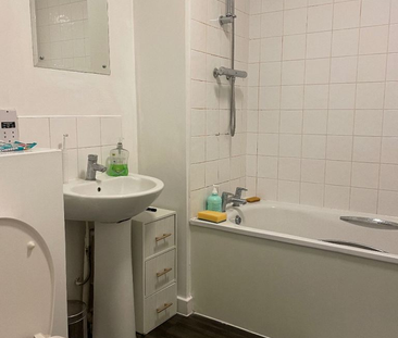 1 bedroom in a flat share to rent - Photo 5