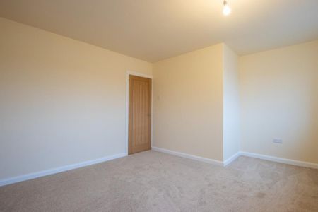 2 bedroom semi-detached house to rent - Photo 2
