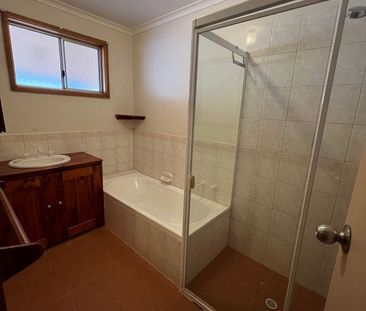 10 Mulgaria Cres, Roxby Downs, SA 5725 - Photo 3