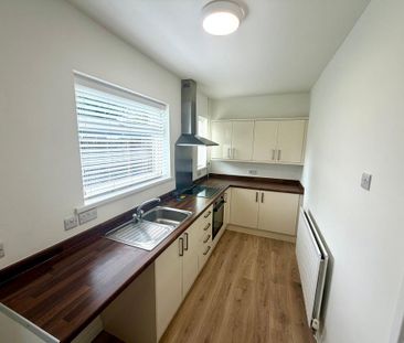 2 bedroom semi-detached house to rent - Photo 6