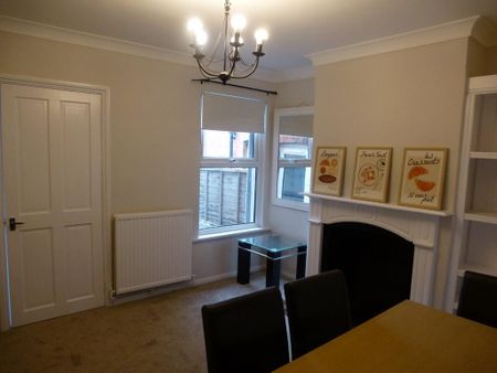 2 bedroom terraced house to rent - Photo 4