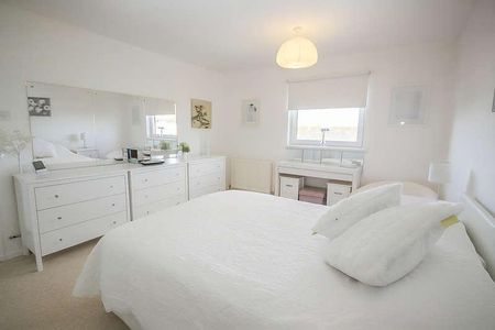 Huntly Avenue, Livingston, EH54 - Photo 3