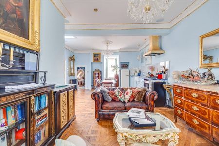 A unique double-aspect fourth floor flat (without lift), lovingly refurbished by the owners offering a bright and spacious Chelsea pied-a-terre. Minimum Tenancy Length: EPC rating E | Council Tax Band G - Photo 2
