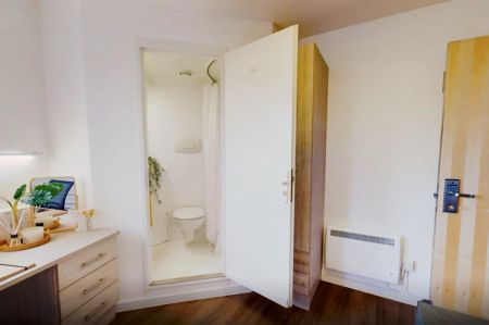 Gold En Suite - Photo 2