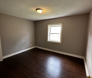 For Lease - 86 Bond Crescent, Richmond Hill, Ontario - Photo 2