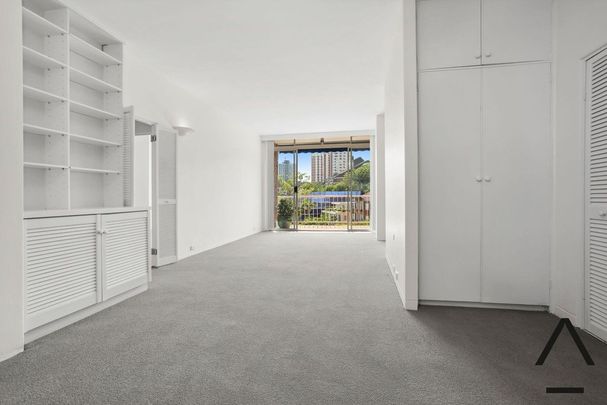 Enjoy Peace and Quiet with Unobstructed Harbour Bridge Views - Photo 1
