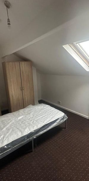 Room in a Shared House, Leeds, LS11 - Photo 1