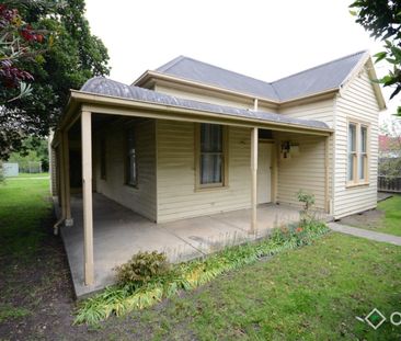 Four-Bedroom Convenience at Your Doorstep - Photo 3