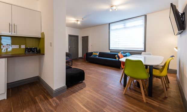 11 Bed Professional HMO, 5 Ensuite Rooms & 3 Communal bathrooms Room 2 - Photo 1