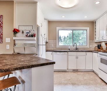 3 Bedroom Bungalow For Rent In Highwood: Pet Friendly 1 Month Free ... - Photo 2