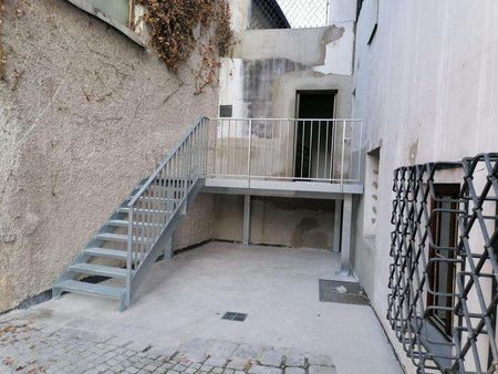 Einziehen und Wohlfühlen: Top-sanierte 2-Zimmer Wohnung in Steyr mit eigener Terrasse im Zentrum - Foto 2