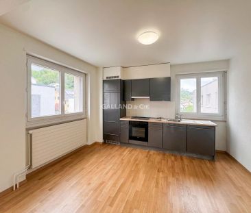 Appartement de 2.5 pièces au 3ème étage avec un balcon - Photo 2