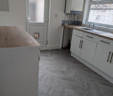 2 bedroom terraced house to rent - Photo 2