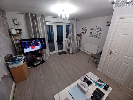 2 bedroom end of terrace house to rent - Photo 2