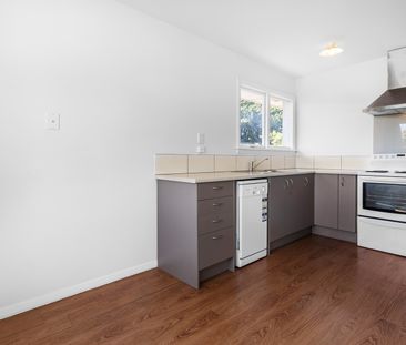 Comfortable 3-Bedroom Home – Lawns Included! Halswell - Photo 1