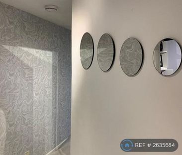 1 bedroom in a flat share to rent - Photo 6