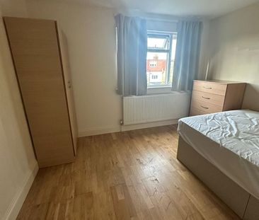 Room in a Shared House, Burnley Road, NW10 - Photo 4