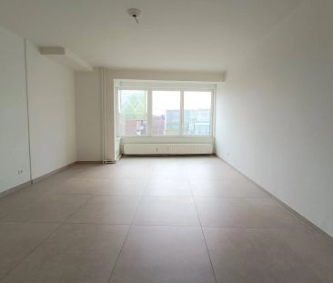 VOLLEDIG VERNIEUWD APPARTMENT IN HET CENTRUM - Photo 5