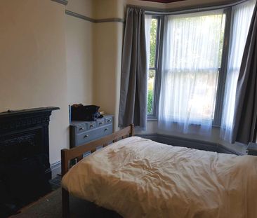 Lovely Mystical Didsbury Street Room 1 - Photo 5