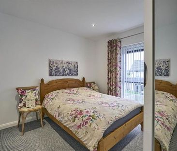 49 Balmoral Road, Bangor, BT19 7XA - Photo 4