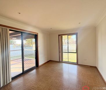 92 Undurra Drive Glenfield Park NSW 2650 - Photo 3