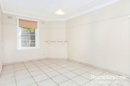 2 BEDROOM HOME IN THE HEART OF CAMPSIE! - Photo 5