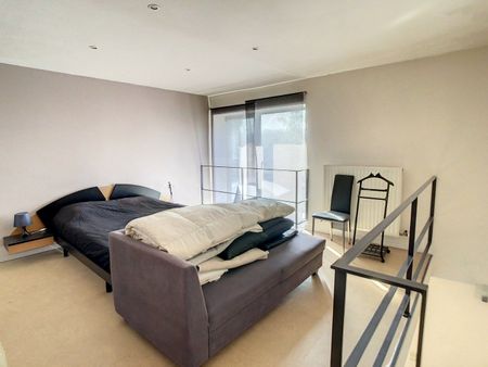 Goed gelegen appartement met 2 slaapkamers, terras en autostaanplaats te Tongeren - Photo 2