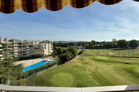 Location appartement meublé vue golf à Mandelieu - Photo 3