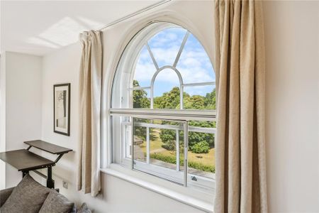 4 bedroom flat to rent - Photo 2