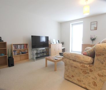 2 bedroom Flat To Let - Photo 2