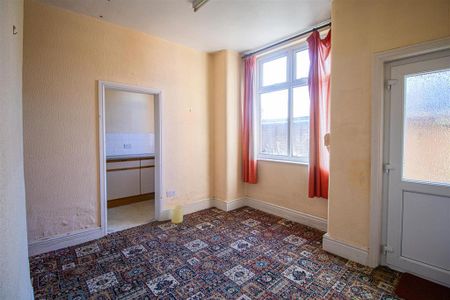 3 bedroom end of terrace house to rent - Photo 4