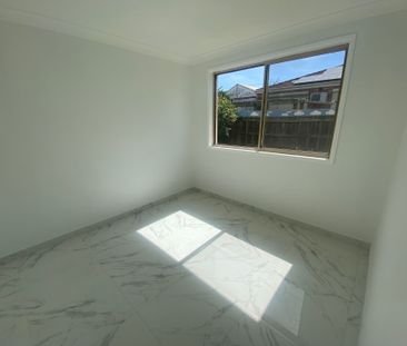 Large 4 Bedroom House For Lease - Photo 6