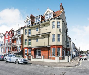2 bedroom apartment to rent Sea Road, Felixstowe - Photo 3