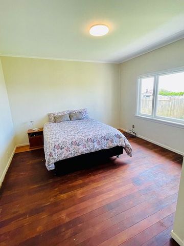 Upgraded 3 Bedroom Home in Hillsborough - Photo 4